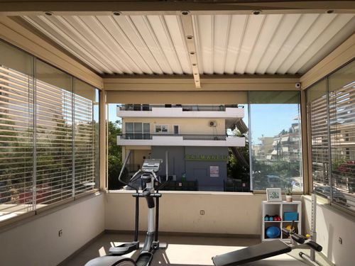 Wall-mounted pergola - COSPICON  SA - painted aluminum / with mobile slats / sun shade louvers