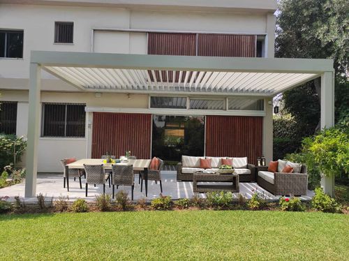 Wall-mounted pergola - pergola - COSPICON  SA - aluminum / painted aluminum / with mobile slats