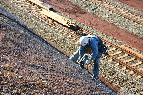 Rockslide protection - ROCKFALL &ndash; STEELGRID&reg; HIGH STRENGTH MESH - Maccaferri