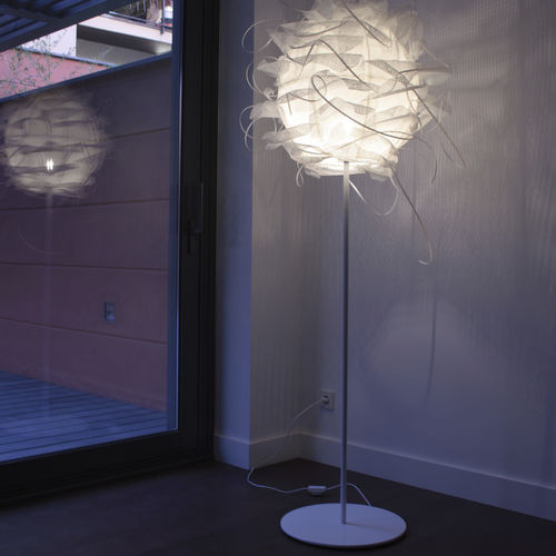 Floor-standing lamp - STRUK F - LUZ DIFUSION - metal / mesh / polyethylene