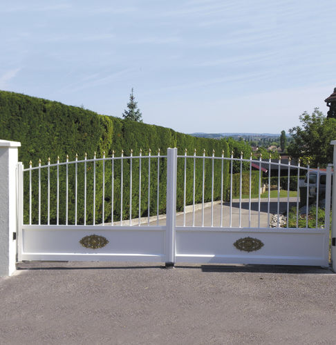 Swing gate - BRIEC - Kostum - sliding / aluminum / with bars