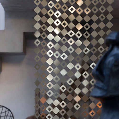 Pleated curtain - IPANEMA  - LE LABO DESIGN - geometric / aluminium / stainless steel
