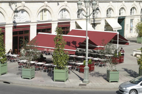 Free-standing awning - ATHÉNÉE 80 - SOLISO EUROPE - motorized / commercial / double-slope