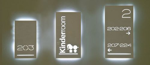 Orientation signage plate - SAVLED - APIR SRL - wall-mounted / Plexiglas® / metal