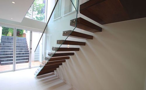 Stainless steel railing - MONTAGUE - Canal Engineering - glass panel / indoor / for stair