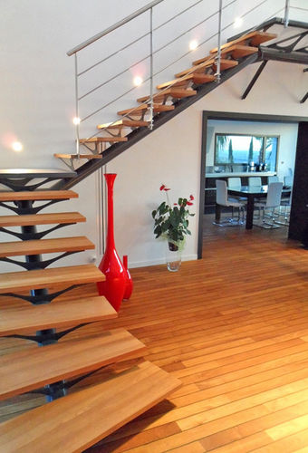 Straight staircase - KOCENTRIK - KOZAC - quarter-turn / wooden step / glass step