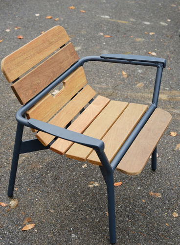 Contemporary armchair - 512 - DuMor, Inc. - wooden / aluminum / black