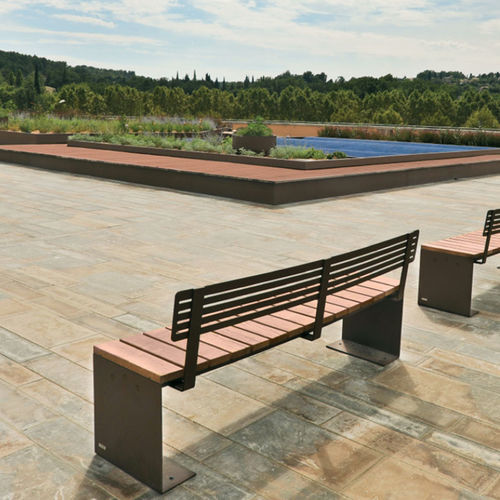 Contemporary public bench - MANTA - CYRIA | Mobilier Urbain - wooden / steel / thermo-lacquered steel