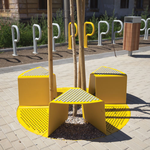 Round tree grate - SINUS - mmcité street furniture - galvanised steel / with integrated public bench