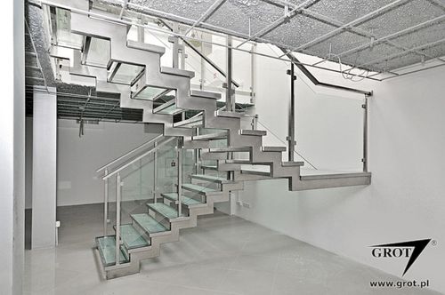 Half-turn staircase - LEOKADIA 5 - GROT - glass step / metal frame / contemporary