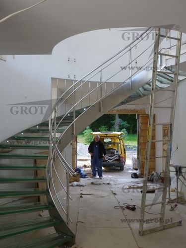 Half-turn staircase - WSTĘGOWE 10 - GROT - helical / glass step / metal frame