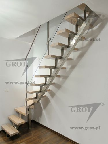 Half-turn staircase - INGA 6 - GROT - wooden step / metal frame / contemporary