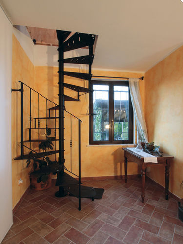 Square spiral staircase - CICLAMINO QUADRA - New Living srl - metal step / metal frame / contemporary