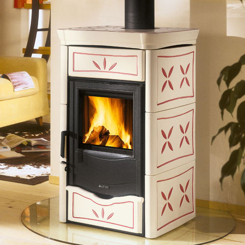 Wood heating stove - NICOLETTA  - La Nordica-Extraflame - 4 kW / traditional / cast iron