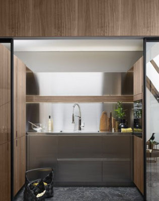Contemporary kitchen - ESPRIT CLUB ET HAVANE - PERENE - walnut / wood veneer / island