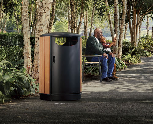 Public trash can - REN SIDE-DOOR/DEPOSIT - Victor Stanley - powder-coated steel / recycled plastic / wooden