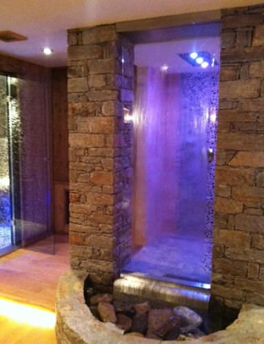 Glass water wall - COURCHEVEL - Espace d'eau France - custom