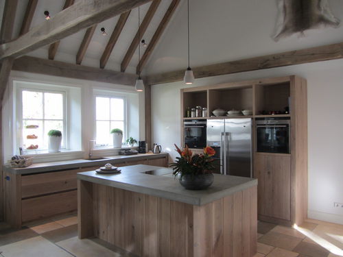 Contemporary kitchen - TRADITIONNEL - BALIAN BETON Atelier - wooden / Ductal® UHP concrete / island