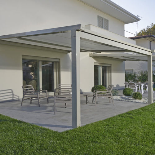 Wall-mounted pergola - XTESA - KE Outdoor Design - aluminum / glass / wind-proof