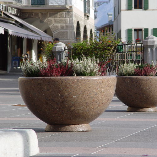 Engineered stone planter - PRIMAVERA - BELLITALIA - round / contemporary / for public space