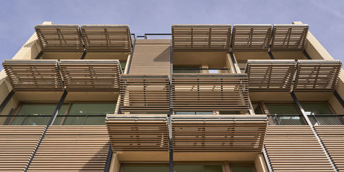 Timber solar shading - GUBI-VFOLDING - Grupo GUBIA - aluminium / stainless steel / outdoor