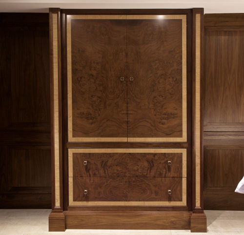Wall-mounted wardrobe - HÄSTENS VIVIDUS - Clive Christian - traditional / oak / walnut