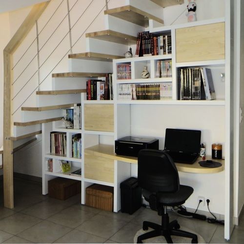 Wall-mounted storage system - Créateur d'escaliers Treppenmeister - hanging / contemporary / wooden