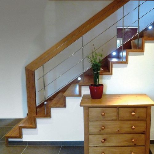 Straight staircase - LINÉA 5240 - Créateur d'escaliers Treppenmeister - wooden step / wooden / home