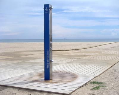Stainless steel outdoor shower - ADA - URBADIS Microarquitectura