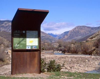 Public space information panel - OMBREL-LA - URBADIS Microarquitectura