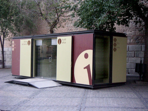 Information kiosk - HABANA 45 - URBADIS Microarquitectura - metal