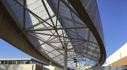 Public space covered passageway - PRÉAUX - Kingspan Light + Air