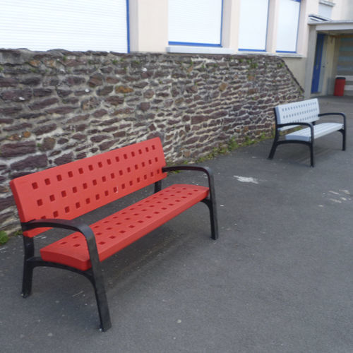 Contemporary public bench - PLASCOLOR - NORCOR MOB.URBAIN - high-density polyethylene (HDPE) / with backrest / with armrests