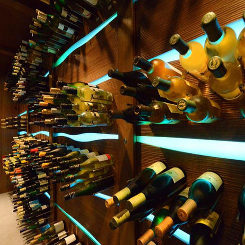 Commercial wine cellar CONRAD DUBAI HOTEL CAVE BAR Focus Wine
