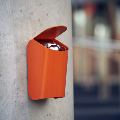 Wall-mounted ashtray - GASTRO  - HAGS Aneby AB - stainless steel / powder-coated steel / for outdoor use