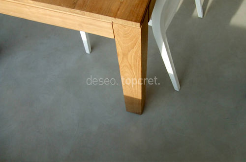 Concrete floor covering - NOTTE : STEEL - topcret, s.l. - for domestic use / smooth / waterproof