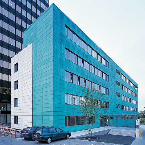 Cassette cladding - OFFICE BUILDING DBV-WINTERTHUR VERSICHERUNGEN, WIESBADEN - Schindler - natural stone / patina