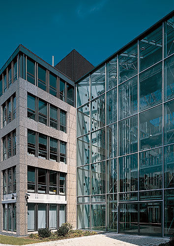 Panel curtain wall - OFFICE BUILDING UNTERSBERGSTRAßE, MUNICH - Schindler - glass / stainless steel
