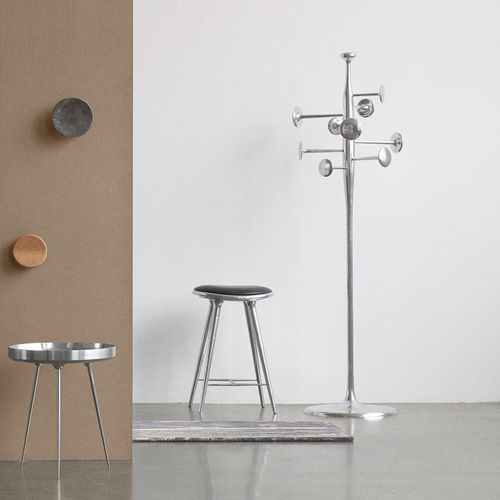 Floor coat rack - TRUMPET - Mater Design - contemporary / cast aluminum