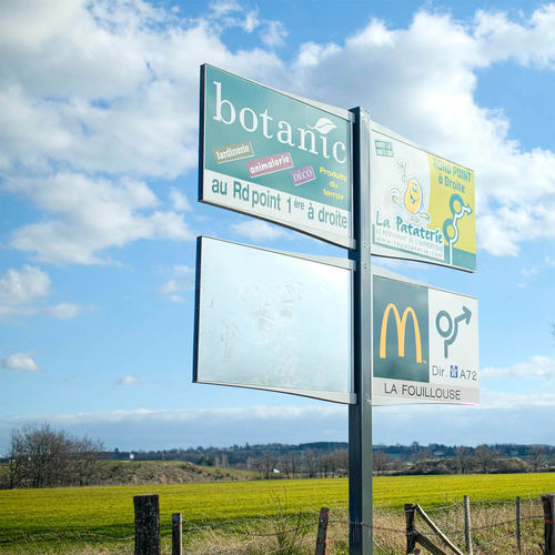 Display panel with long legs - ROADSIDE - TF URBAN - outdoor / commercial / modular