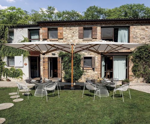 Square parasol - Dual “V” Timber - Scolaro - side post / acrylic fabric / aluminum