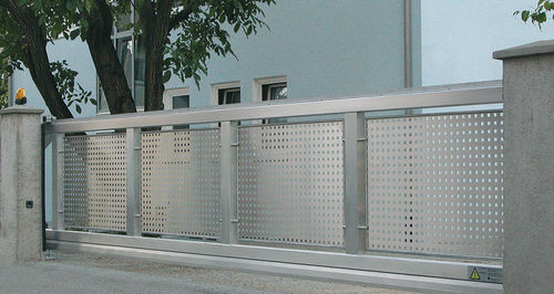 Sliding gate - Auroport GmbH - aluminum / panel / commercial