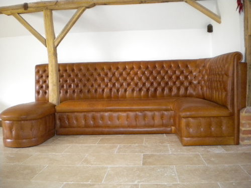 Chesterfield upholstered bench - Bespoke  - Kingsgate Furniture ltd - leather / solid wood / contract