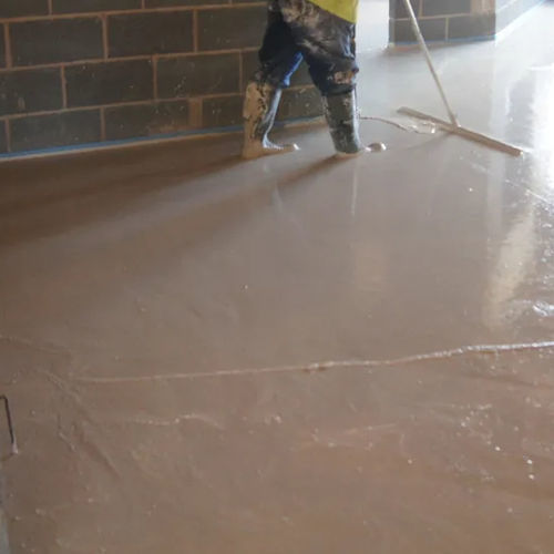 Floating screed - HIGHFLOW® S - Aggregate Industries - cement / high-resistance