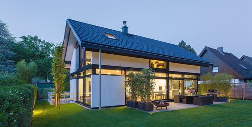 Prefab house - MODUM 6 SAMPLE 1 - Huf Haus  - eco-friendly / contemporary / two-story