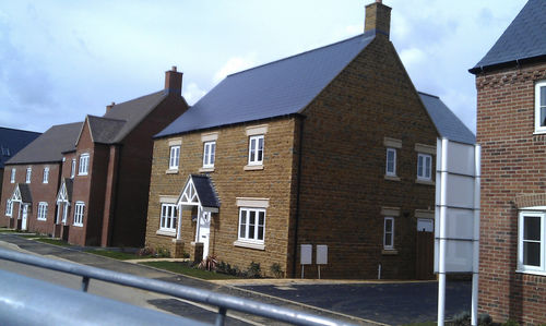 Brickwork cladding - IRONSTONE - Marshalls plc  - natural stone / limestone / textured