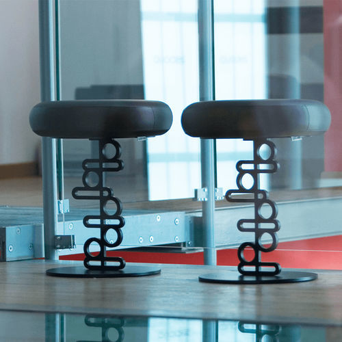 Contemporary stool - Ken  - Quodes - leather / metal base / central base