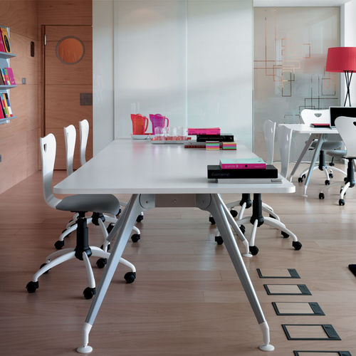 Contemporary boardroom table - KIMA - FAMO - wooden / metal base / rectangular