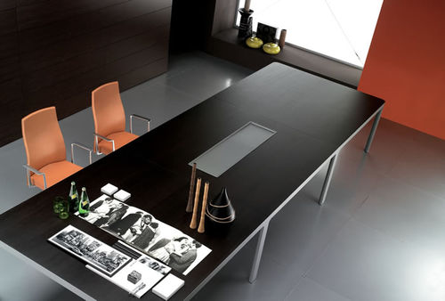 Contemporary boardroom table - ENEKO - FAMO - wooden / metal / rectangular