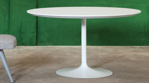 Contemporary dining table - TULIP - RICCARDO RIVOLI Design - lacquered wood / round / home